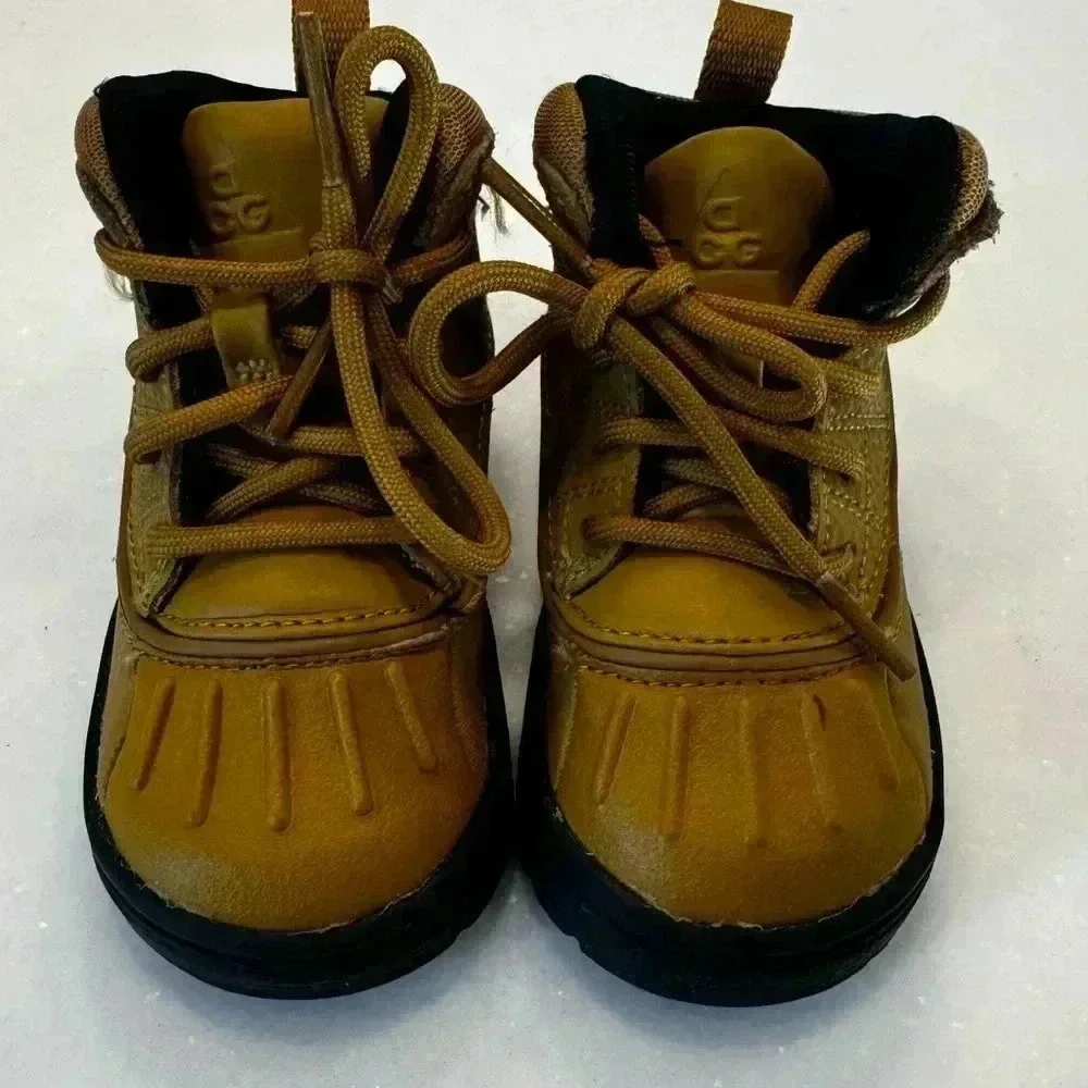 Nike Woodside High ACG Boots Sneakers 524874-703 Wheat Black Boys Shoes Size 5C